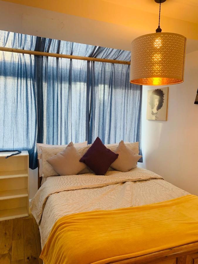 Riverside Double Room With Double Sofa Bed Londra Exterior foto